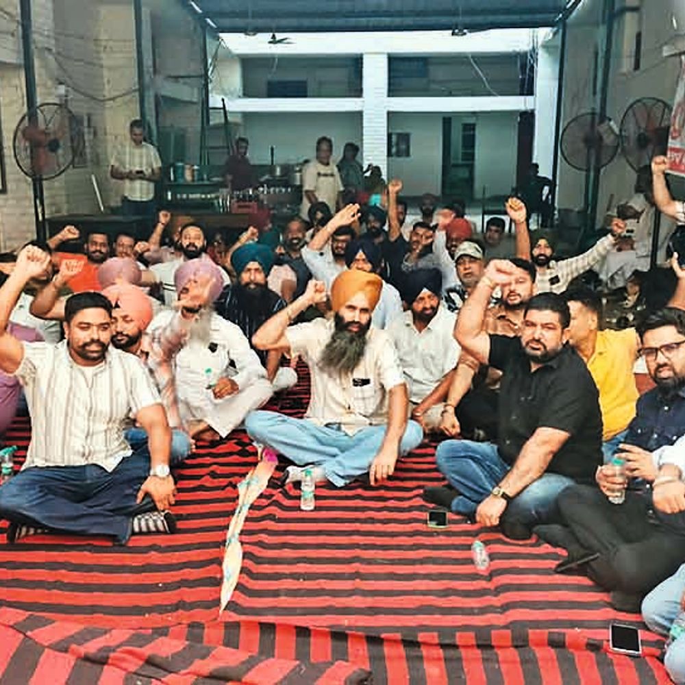 पटवारियों का धरना... 1056 पदों को बहाल करने की मांग