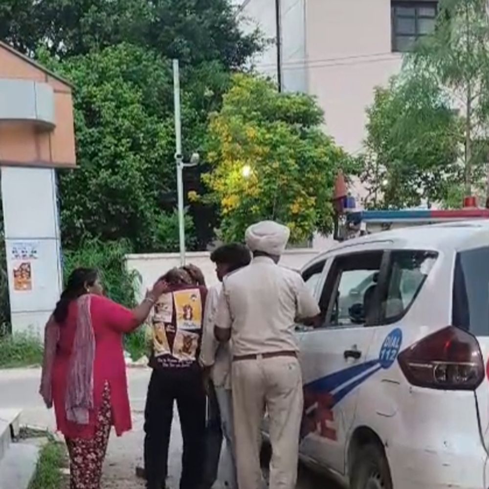 पियो नू गए चार दिन नहीं होए ते तू... पुलिस ने मोबाइल झपटमारी में युवक पकड़ा, मौके पर पहुंची मां हुई भावुक