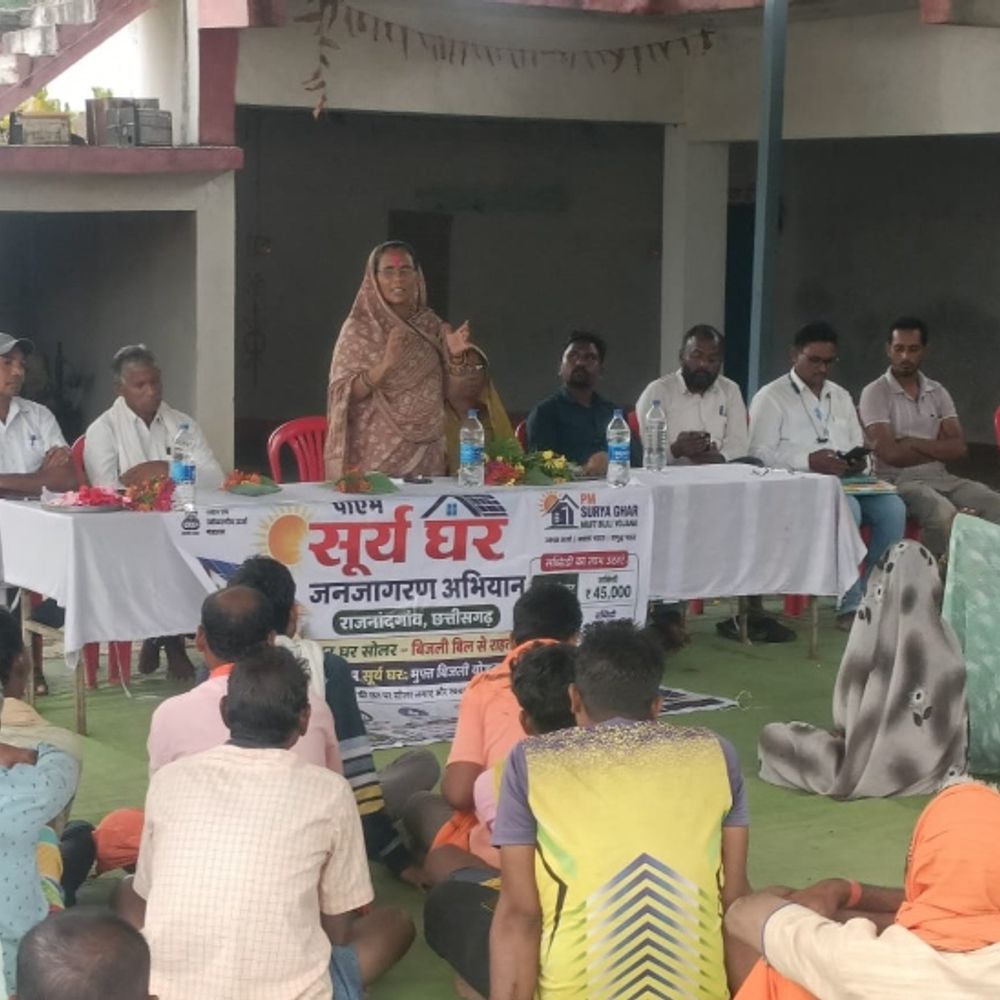राजनांदगांव के 80 गांवों में सूर्य-सखियों ने चलाया जागरूकता अभियान:तीज पर बहनों ने भाइयों से मांगा सोलर का उपहार,गांव-गांव पहुंचा स्वच्छ ऊर्जा का संदेश