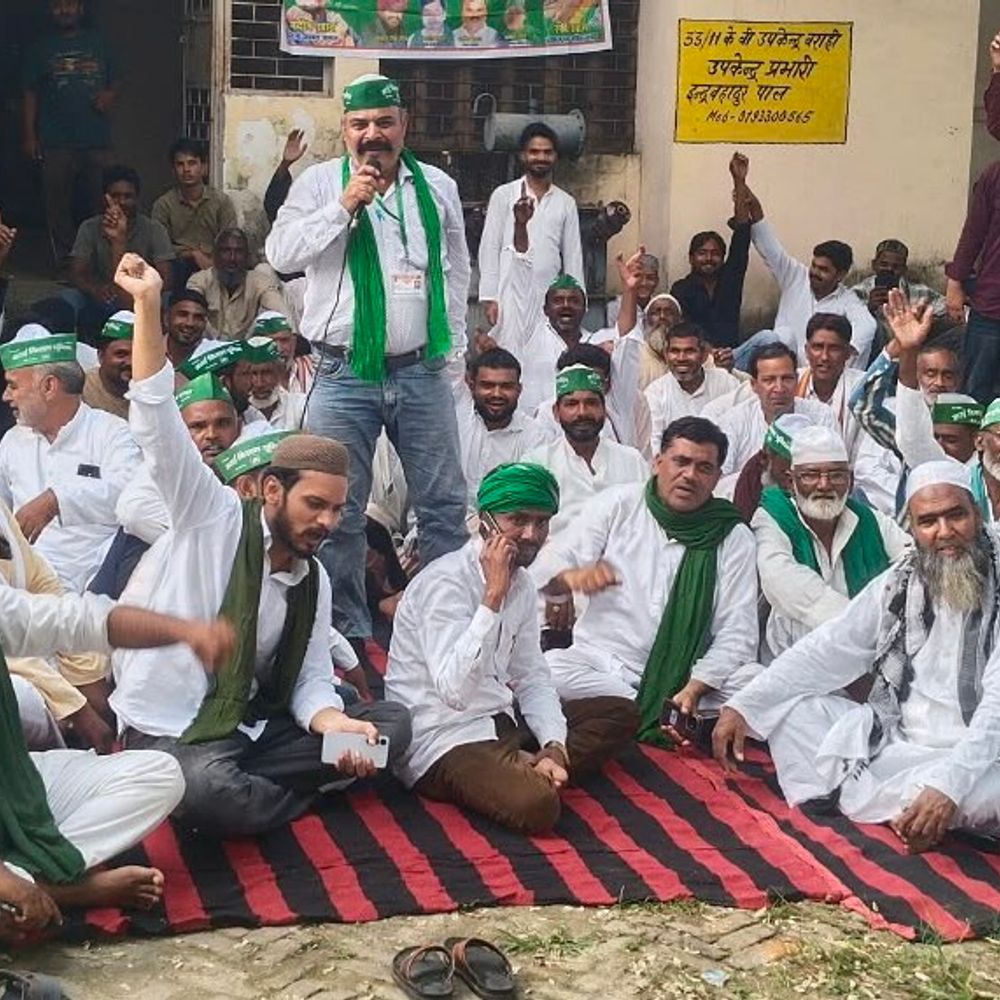 संभल में बिजली कटौती के विरोध में धरना:साढ़े तीन घंटे चला प्रदर्शन, जेई के आश्वासन पर हुआ खत्म