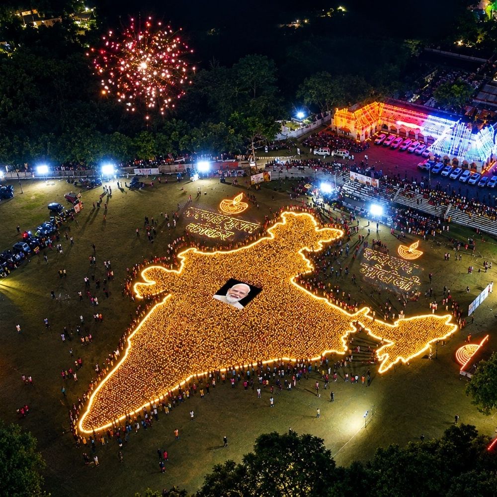 कांकेर में PM के जन्मदिन पर जले 51 हजार दीये:भारत के नक्शे पर सजाए गए, सेवा संकल्प अभियान का हुआ आयोजन