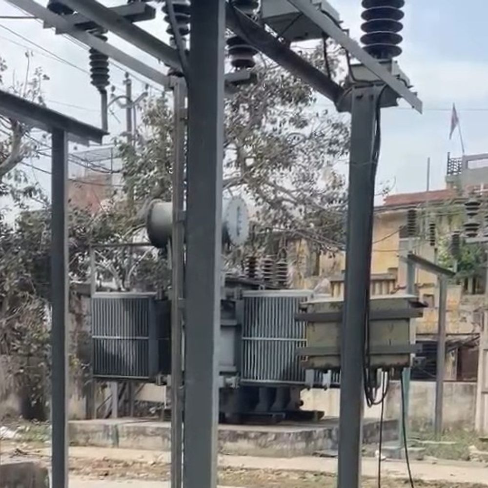 फर्रुखाबाद में बिजली कटौती से गर्मी में बेहाल लोग:दिन में बिजली न मिलने से दुकानदार परेशान, 4-5 घंटे कटौती