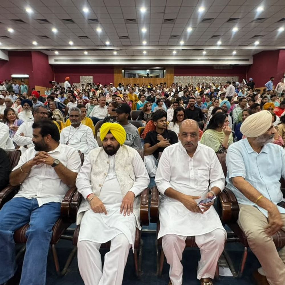 जीएनडीयू में ‘हमारे राम’ नाटक का मंचन:आशुतोष राणा के अभिनय व संगीत से दर्शक हुए मंत्रमुग्ध