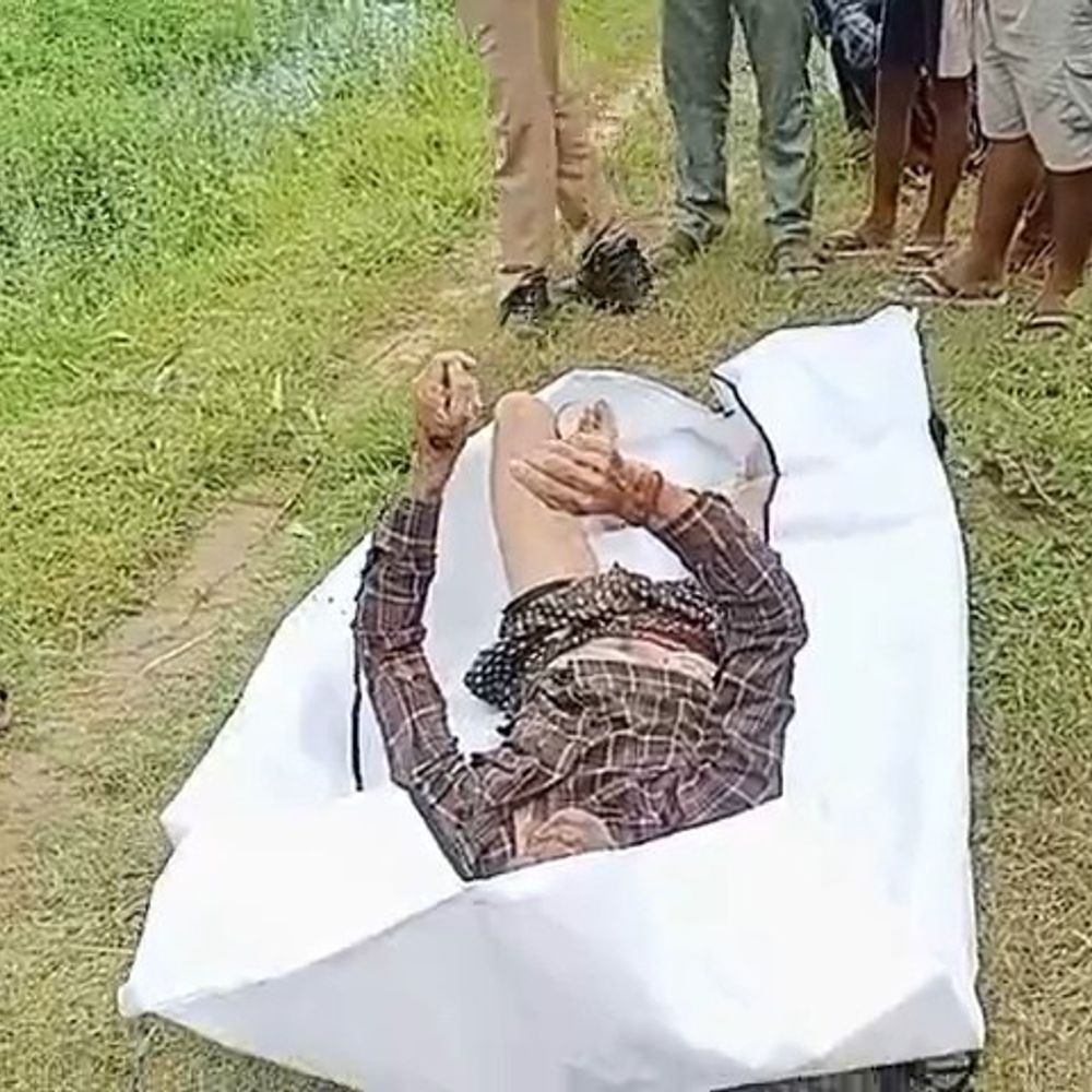 काम के लिए निकले अधेड़ का तालाब में मिला शव:गोंडा में तालाब में उतराता मिला, परिजन बोले- पैर फिसलने से डूबे