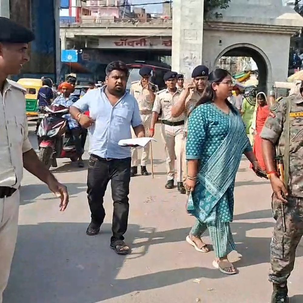 कैमूर में SDM का सरप्राइज इंस्पेक्शन, 5 पुलिसकर्मी एब्सेंट:ट्रैफिक मैनेजमेंट की चेकिंग, गैरहाजिर पुलिसकर्मियों पर कार्रवाई के निर्देश