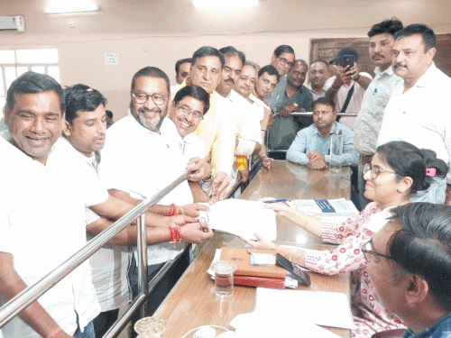चूरू नगर परिषद में सभापति चुनाव में सीधा मुकाबला:भाजपा के विनय गोयनका और कांग्रेस के संजय भाटी में सीधी टक्कर