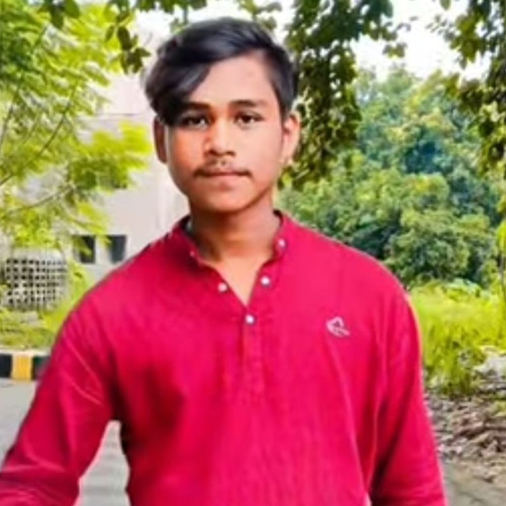 ट्रक की टक्कर से बाइक सवार युवक की मौत:दोस्त गंभीर रूप से घायल, पारा में दोनों घर की ओर लौट रहे थे