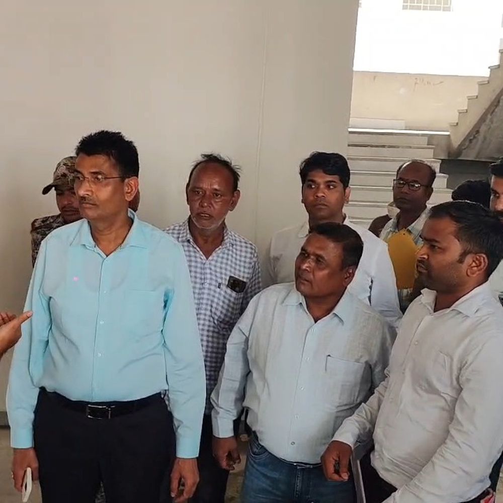 दमोह में 35 करोड़ के भवन में निर्माण खामियां मिलीं:कलेक्टर ने सांदीपनि स्कूल निर्माण में खामियां पकड़ीं; लैब में ताला देख भड़कें