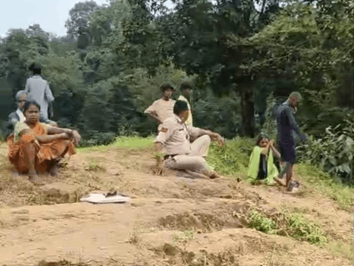 लेमरू में झरना के पास मिला अंबिकापुर के ग्रामीण का:कोरबा में बुआ के घर आया था मृतक, पुलिस जांच में जुटी