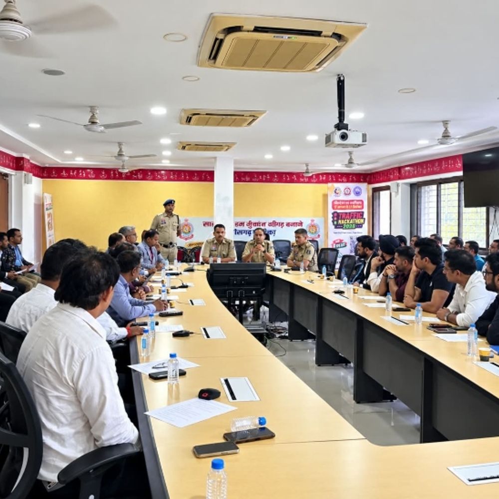 रायपुर के होटल-बार संचालकों को कमिश्नरेट के अफसरों की नसीहत:गेस्ट का रिकॉर्ड रखने,समय पर बंद करे होटल-बार; नियमों के उल्लंघन पर होगा एक्शन