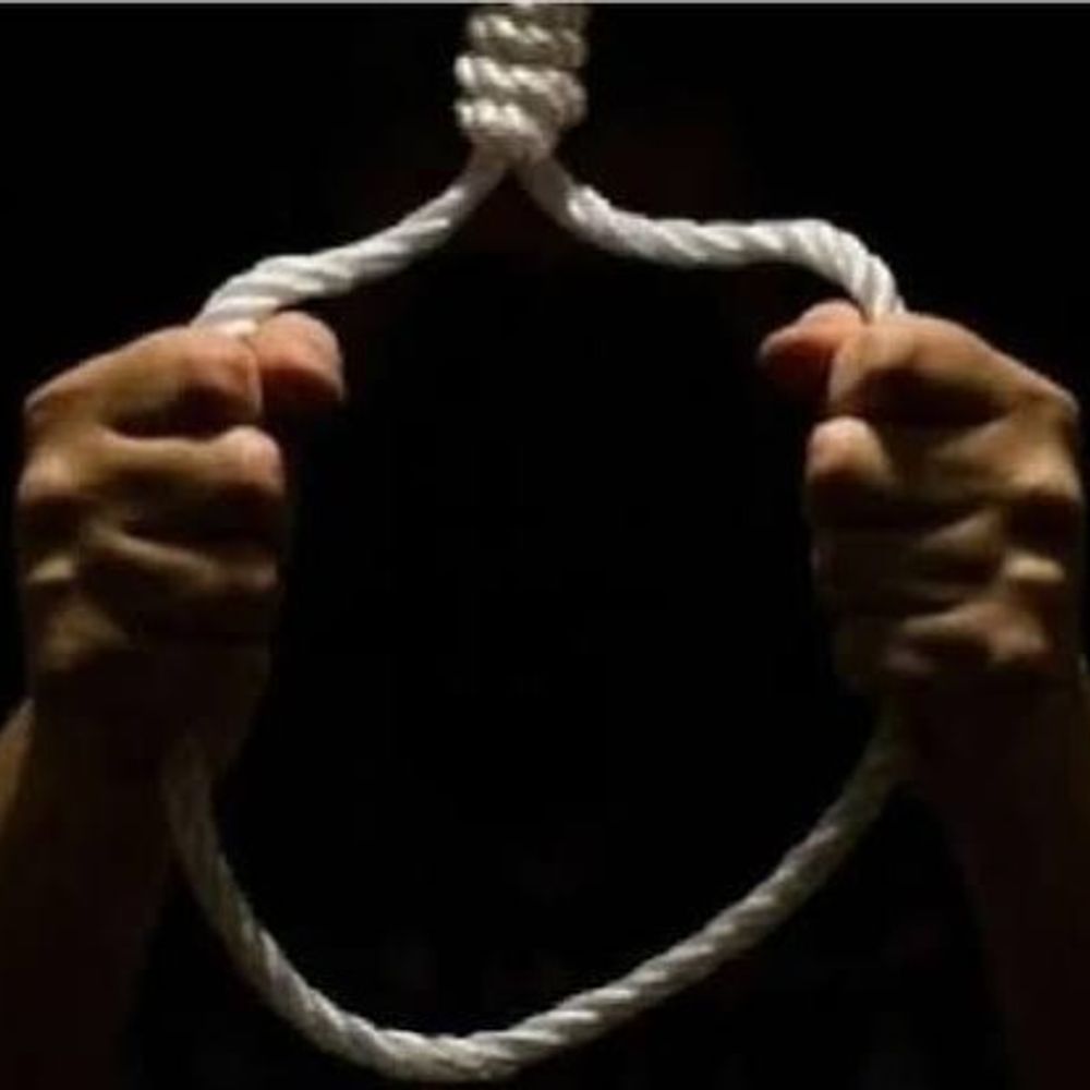आगरा में युवक ने फंदे से लटककर दी जान:रात दो बजे उठाया खौफनाक कदम, पुलिस जांच में जुटी, लोग बोले-शराब बहुत पीता था