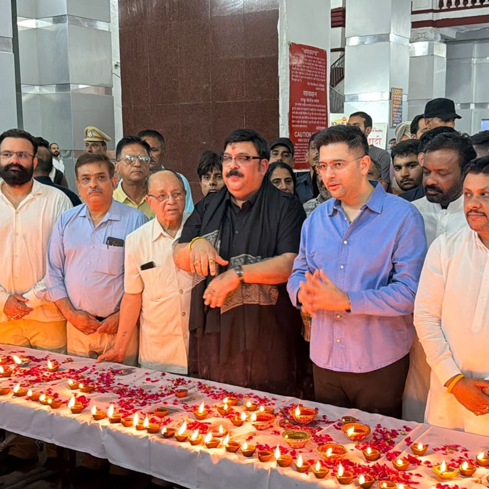 अमृतसर रेलवे स्टेशन में दीप प्रज्ज्वलित कर मनाया पीएम मोदी का जन्मदिन