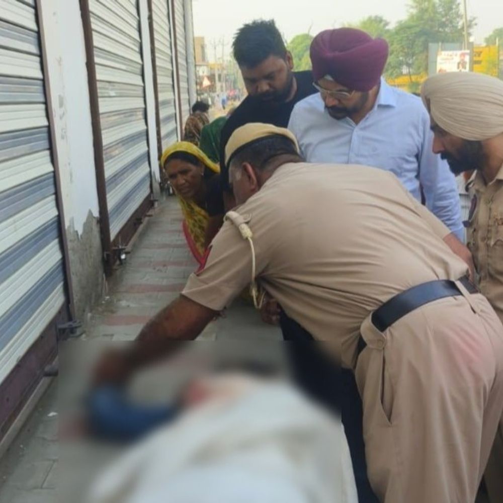 अबोहर में घर लौट रहे मजदूर की हत्या:तेजधार हथियार से किया हमला, ओवरब्रिज के पास पड़ा मिला शव
