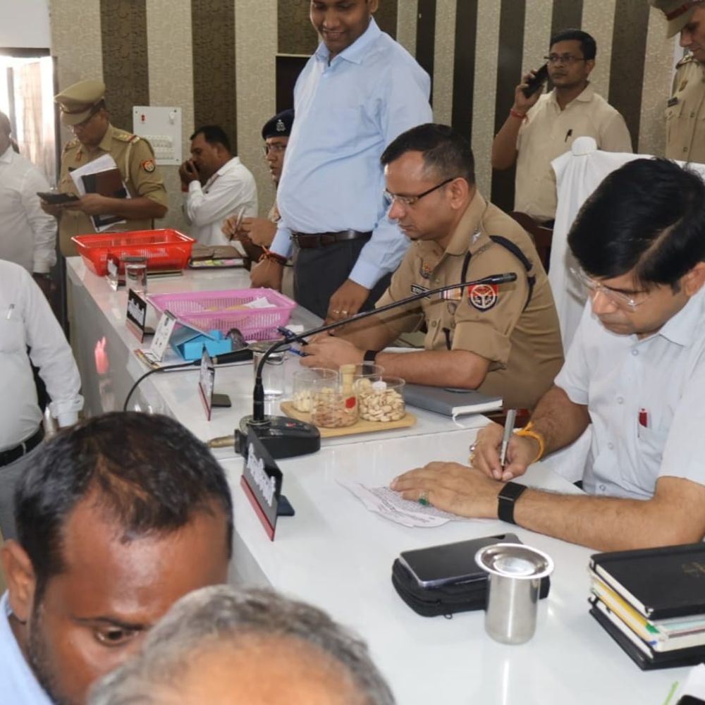 DM -SSP बोले, फील्ड विजिट करें अधिकारी:मुरादाबाद तहसील दिवस में आई शिकायत के निस्तारण को गांव पहुंचे DM-SSP