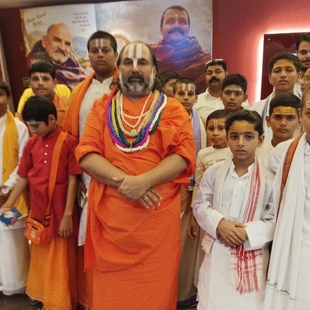जगतगुरु शांडिल्य जी महाराज ने शिष्यों संग देखी 'हनुमान अंश':कहा- सनातन को बदनाम करने वाले सुधर जाएं, अब धर्म को मिल रहा संरक्षण