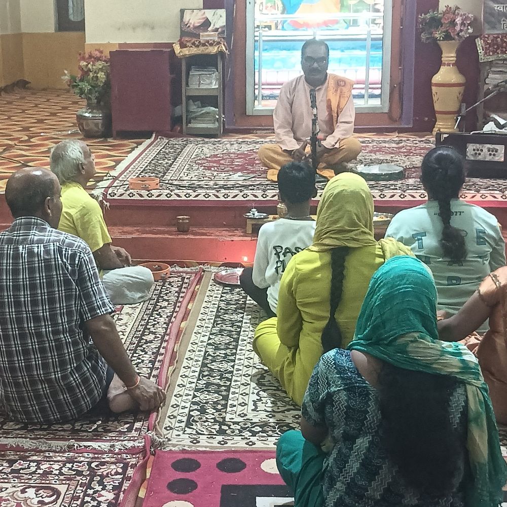 अयोध्या में गायत्री शक्ति पीठ में जन्मोत्सव संस्कार का आयोजन:51 दीप जलाकर किया दीप महायज्ञ, परिजनों ने लिया सद्गुण अपनाने का संकल्प