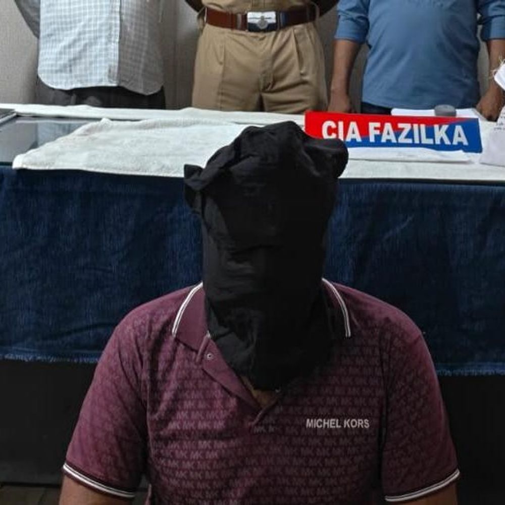 फाजिल्का CIA ने 100 ग्राम हेरोइन साथ तस्कर को पकड़ा:पुलिस को देखकर भागने लगा था आरोपी, पीछा कर दबोचा; डिलीवरी देने आया था