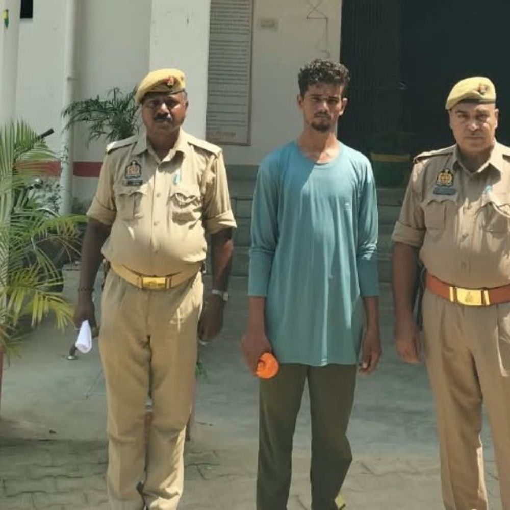 मिर्जापुर में शादी का झांसा देकर दुष्कर्म का आरोपी गिरफ्तार:आपत्तिजनक फोटो-वीडियो वायरल करने की धमकी; देवरिया चट्टी से पकड़ा गया