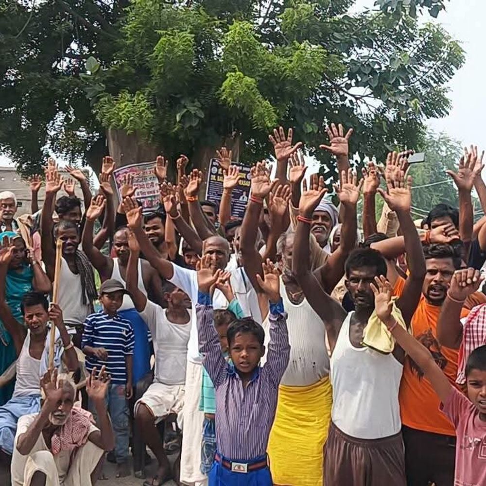 रतनपुर डिही में शराब बिक्री के खिलाफ ग्रामीणों का प्रदर्शन:शराब निर्माण और बिक्री पर रोक लगाने की मांग, 3 लोगों की मौत का दावा