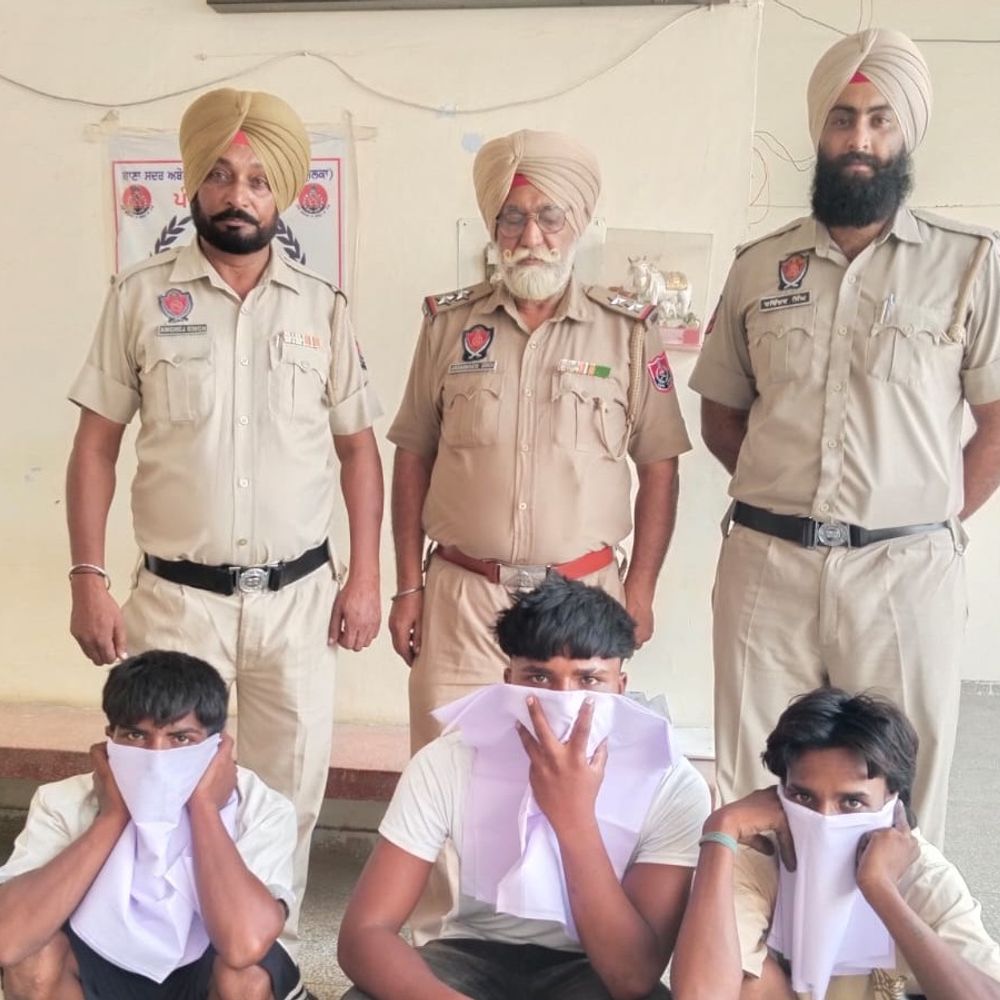 अबोहर में नशे के साथ तीन बाइकसवार युवक काबू:आलमगढ़ के पास गश्त के दौरान सदर पुलिस ने रोका, NDPS एक्ट में केस दर्ज