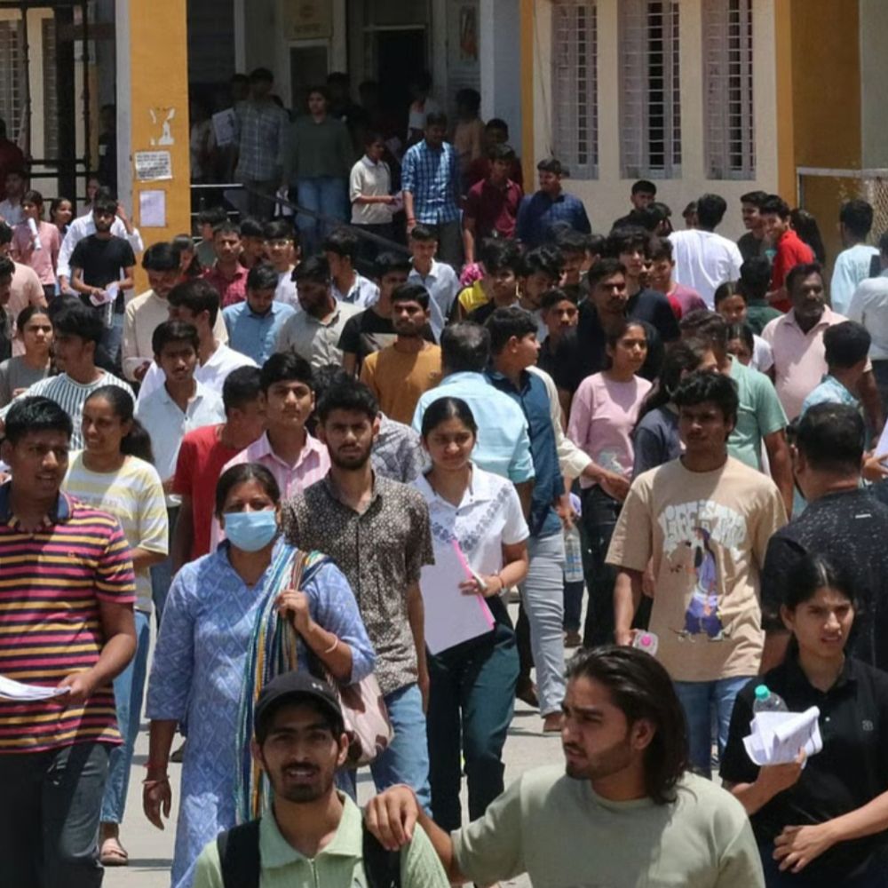 महाराष्ट्र TET पेपर लीक-जूते के सोल में छिपाकर पेपर निकाले:आरोपियों ने ₹8 हजार लिए थे; 28 जून की परीक्षा सरकार ने रद्द की थी