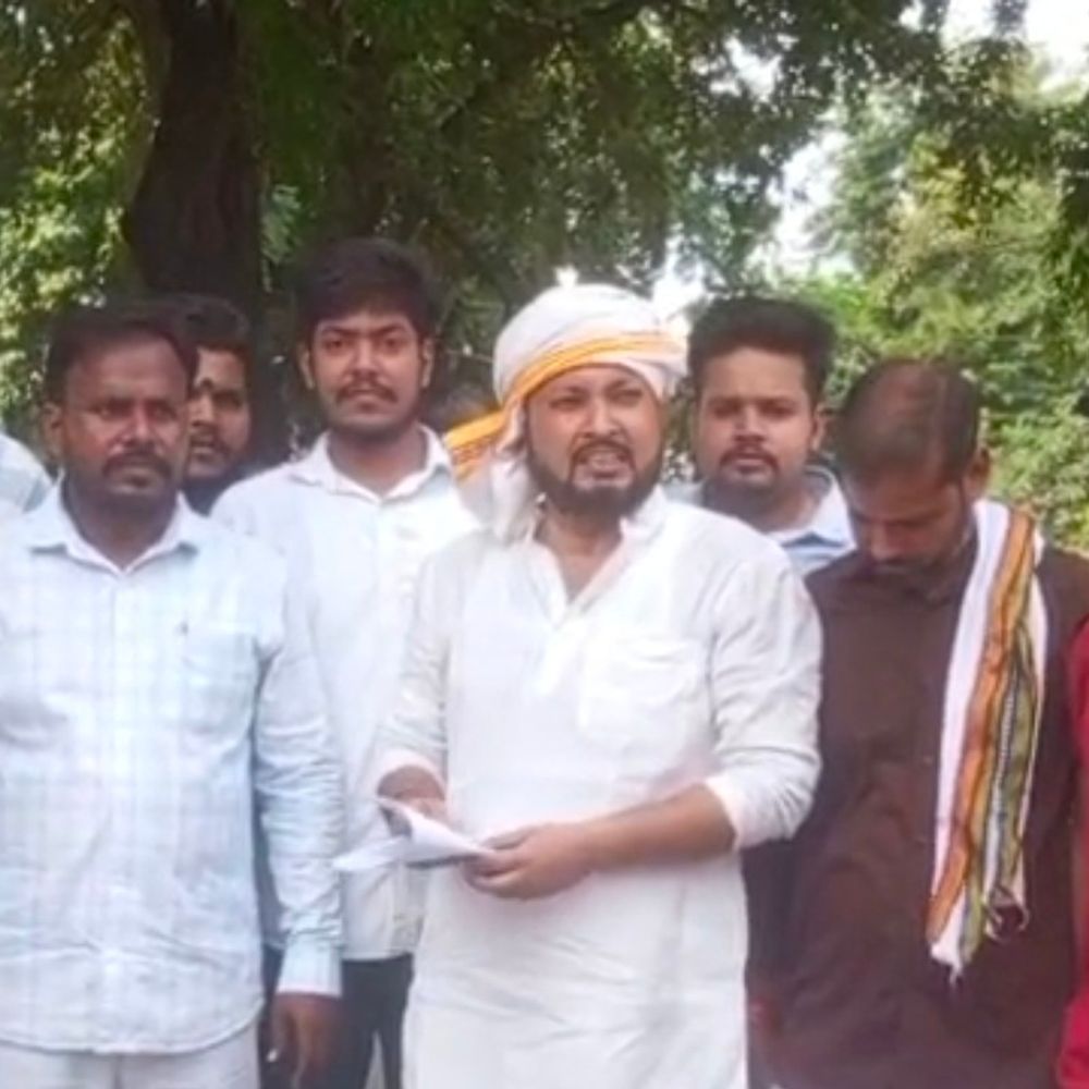 बलिया में छात्रों ने सरकारी नौकरी और कर्ज माफी की:मुख्यमंत्री को संबोधित ज्ञापन में छात्रवृत्ति बढ़ाने और मुफ्त बिजली की भी मांग