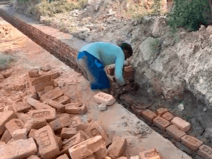 गोपालगढ़ में नाली निर्माण में घटिया सामग्री का आरोप:ग्रामीणों ने जांच की मांग की, ग्राम सचिव ने काम रुकवाया