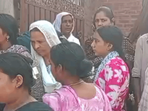 अमृतसर में पुरानी रंजिश में बुजुर्ग महिला की हत्या:सिर पर ईंटों से हमला,केस में गवाह थी मृतक, पूरी वारदात सीसीटीवी कैमरे में कैद
