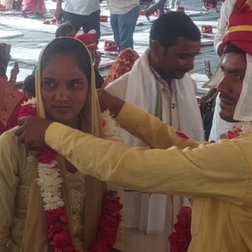 बदायूं में 691 जोड़ों की शादी:सामूहिक विवाह में हिंदू जोड़ों ने लिए सात फेरे, 28 मुस्लिम जोड़ों ने किया निकाह