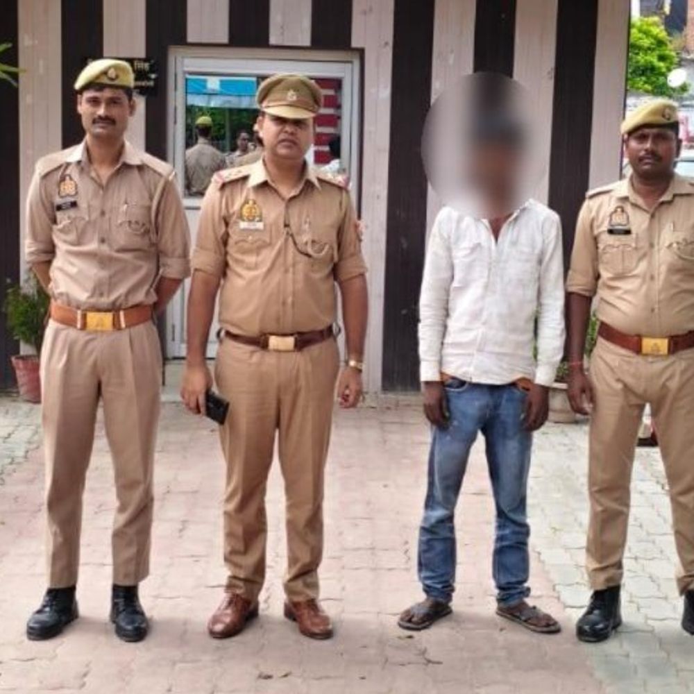 रायबरेली में गैंगस्टर एक्ट का आरोपी पकड़ा गया:लंबे समय से फरार था, दो शातिर अपराधी भी धरे गए