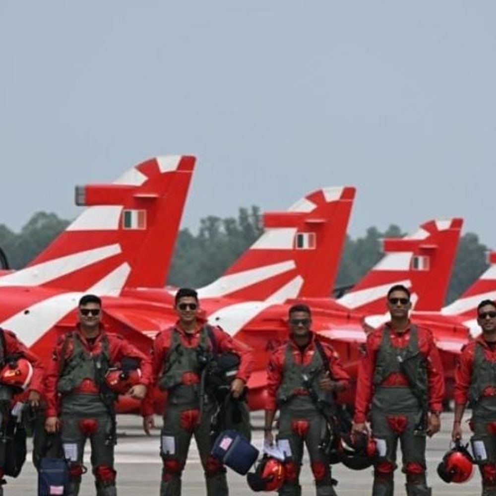 मेरठ में 9 हॉक विमान का एयर शो:200 फीट की ऊंचाई पर बनाएंगे सूर्य किरण, 20 हजार छात्र और 1.5 लाख दर्शक पहुंचेंगे