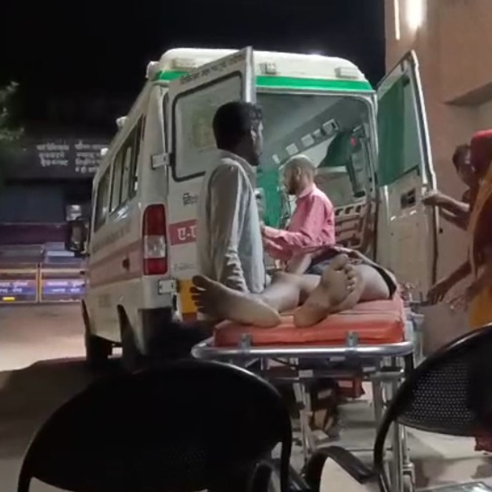 एटा में फायरिंग, किशोर की आंख में लगी गोली:पाइप लाइन बिछाने को लेकर विवाद, आधा दर्जन लोगों ने घर पर कई राउंड फायरिंग की