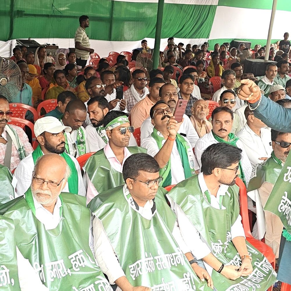 खनिज कानून के विरोध में झामुमो ने चास प्रखंड के समक्ष दिया धरना