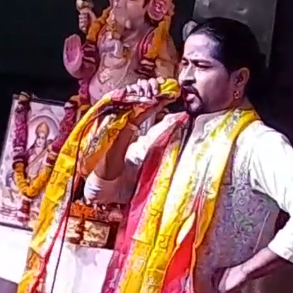 हाथरस में अटल जी की याद में कवि सम्मेलन:देश के नामी कवियों ने दी प्रस्तुति, अटल जी को दी श्रद्धांजलि