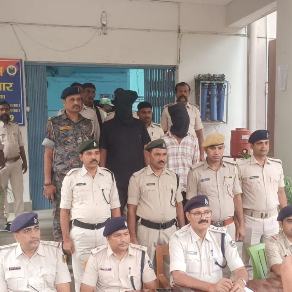 बांका में हथियारों के साथ 2 अपराधी अरेस्ट:पिस्टल-मस्कट-कट्टा समेत 6 कारतूस जब्त, बंद मकान में छापेमारी