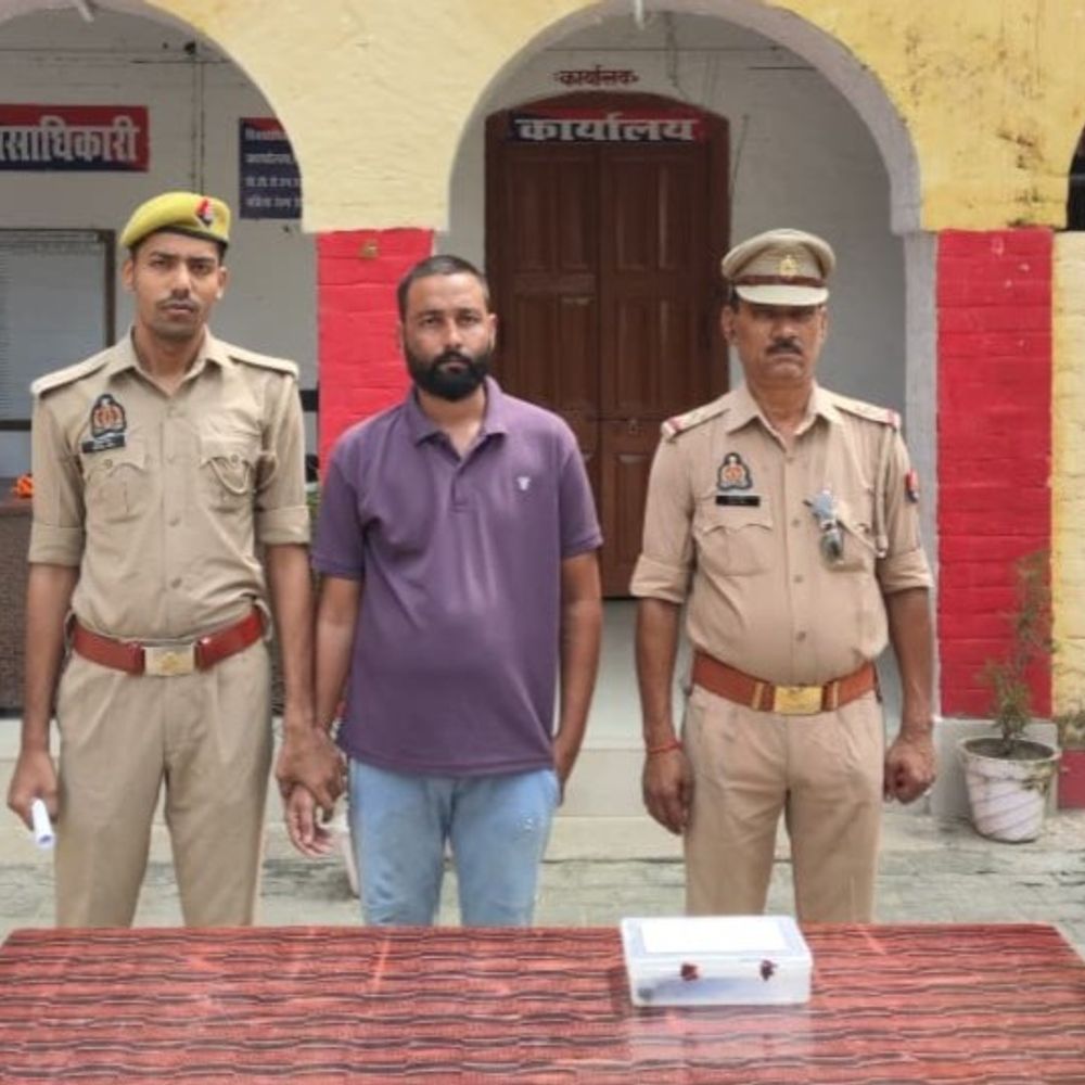 अमेठी में ऑपरेशन चक्रव्यूह के तहत शातिर बदमाश गिरफ्तार:तमंचा-कारतूस के साथ पकड़ा गया, बाराबंकी और अयोध्या में भी 12 केस दर्ज