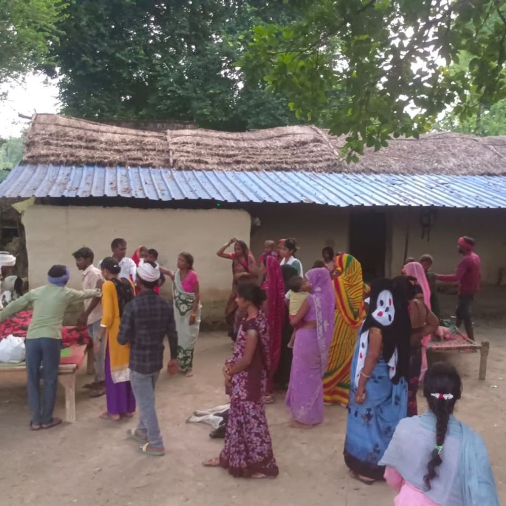 जंगल में फंदे से लटका मिला युवक का शव:सुल्तानपुर में शनिवार रात से लापता था, पुलिस जांच में जुटी
