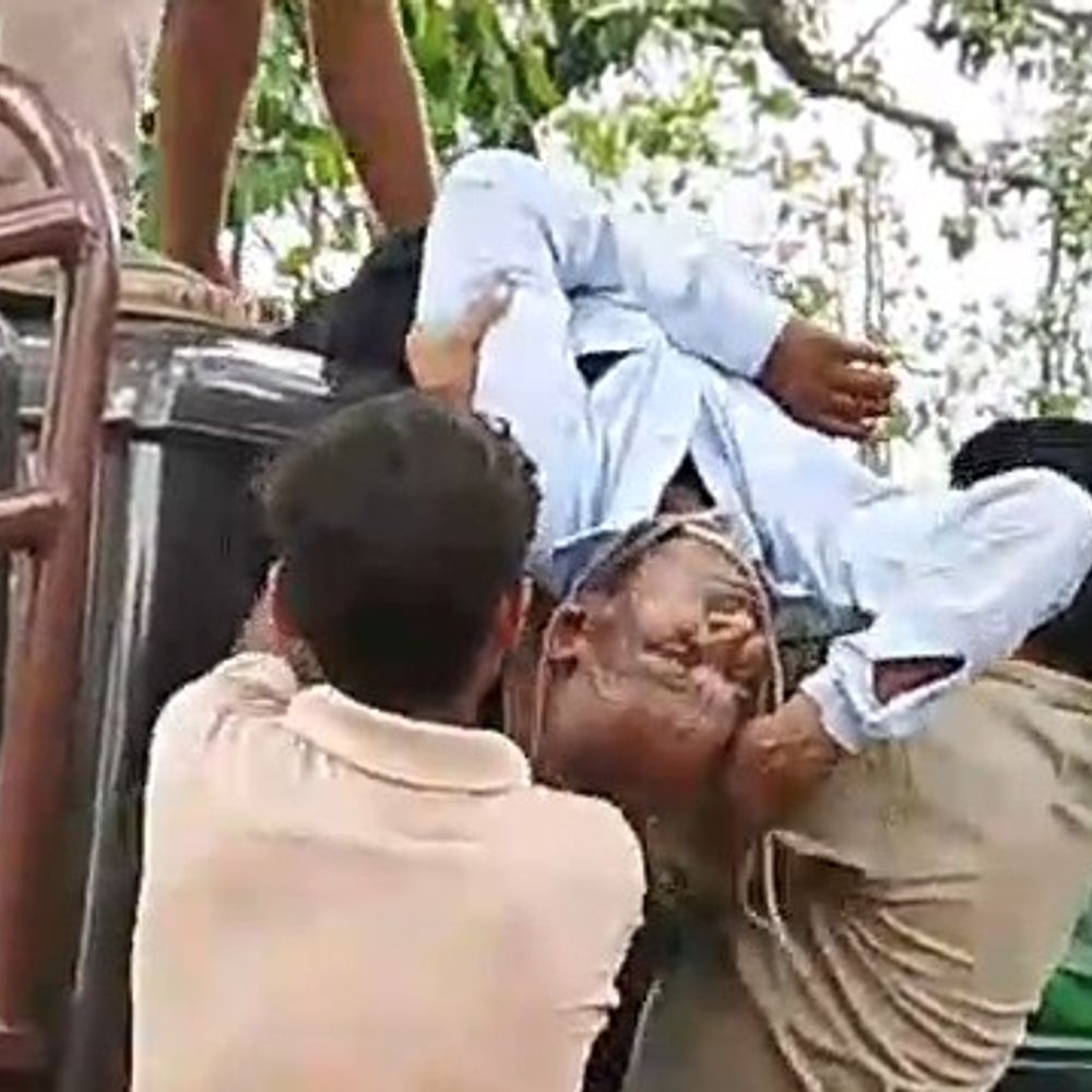 सिंगरौली में ग्रामीण ने फांसी लगाई:बेहोशी की हालत में भेजा अस्पताल, बांधा कोल ब्लॉक के लिए पेड़ कटाई का विरोध