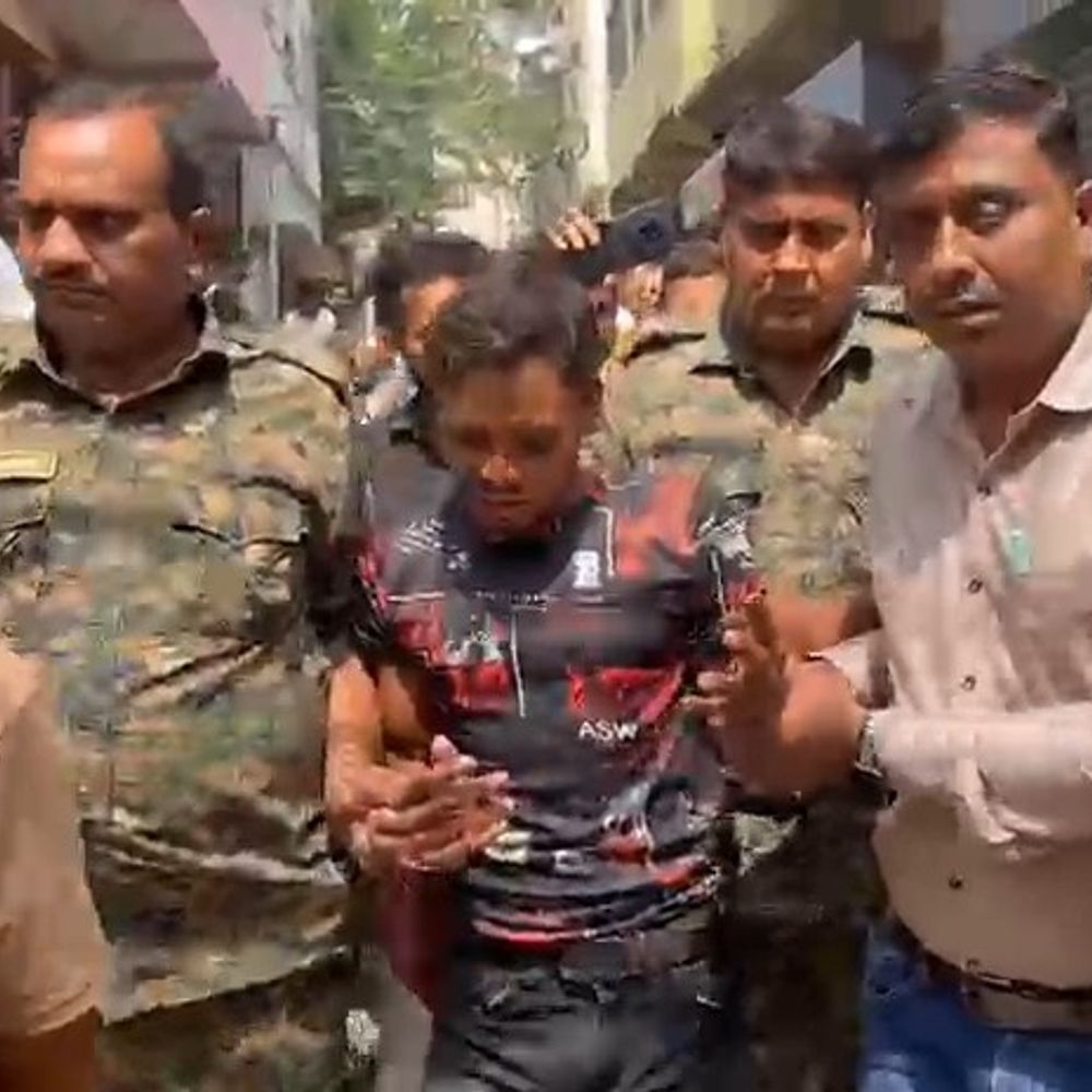 गिरिडीह में बाइक चोरी करते युवक की पिटाई:पुलिस ने छुड़ाकर थाने लेकर गई; पहले हुई बाइक चोरी के सीसीटीवी फुटेज से हुई थी पहचान