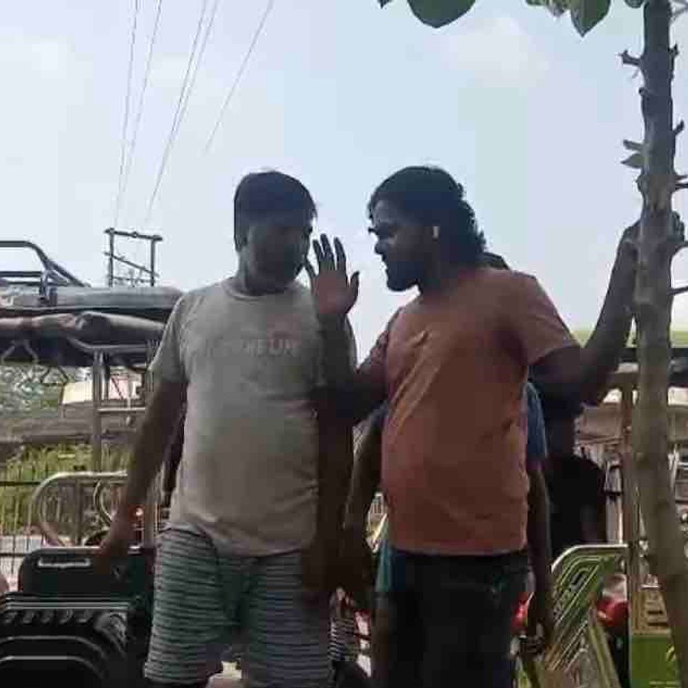 सवारी को लेकर टोटो और टेंपो चालकों में हुई मारपीट:किशनगंज के वीर कुंवर बस पड़ाव का मामला