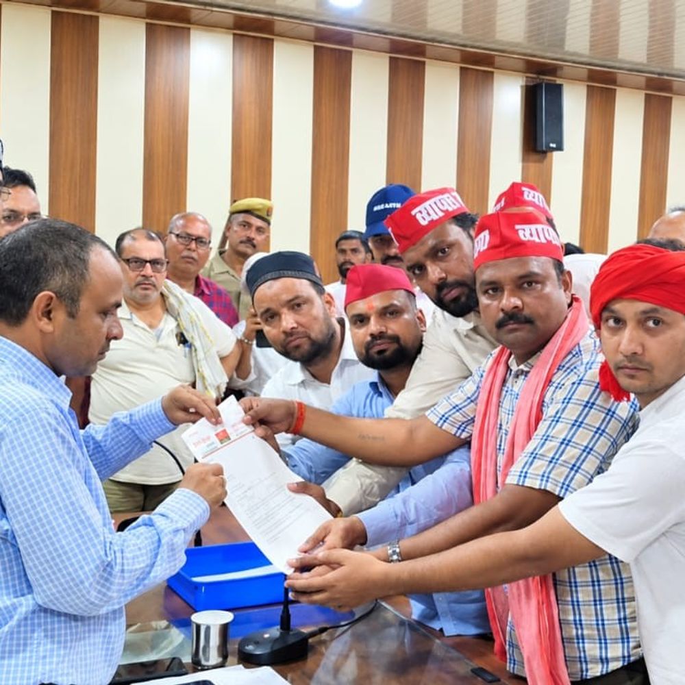 छिबरामऊ में यूपीआई शुल्क पर सौंपा ज्ञापन:डिजिटल भुगतान व्यापार का अहम हिस्सा, शुल्क लगने से बढ़ेगा आर्थिक बोझ