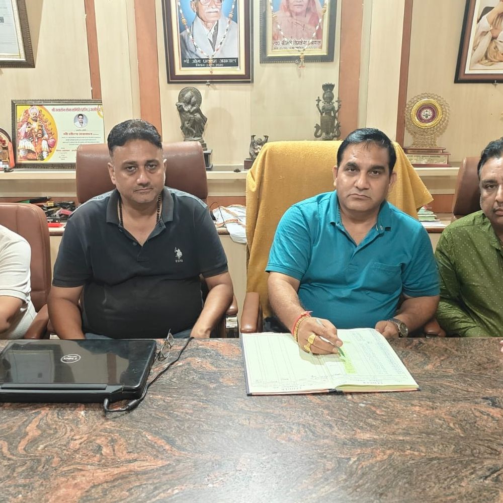 अलीगढ़ में UPI को लेकर व्यापारियों की बैठक:बोले-चार्ज लगाने से कारोबार पर असर पड़ेगा, वित्त मंत्रालय से पुनर्विचार की मांग