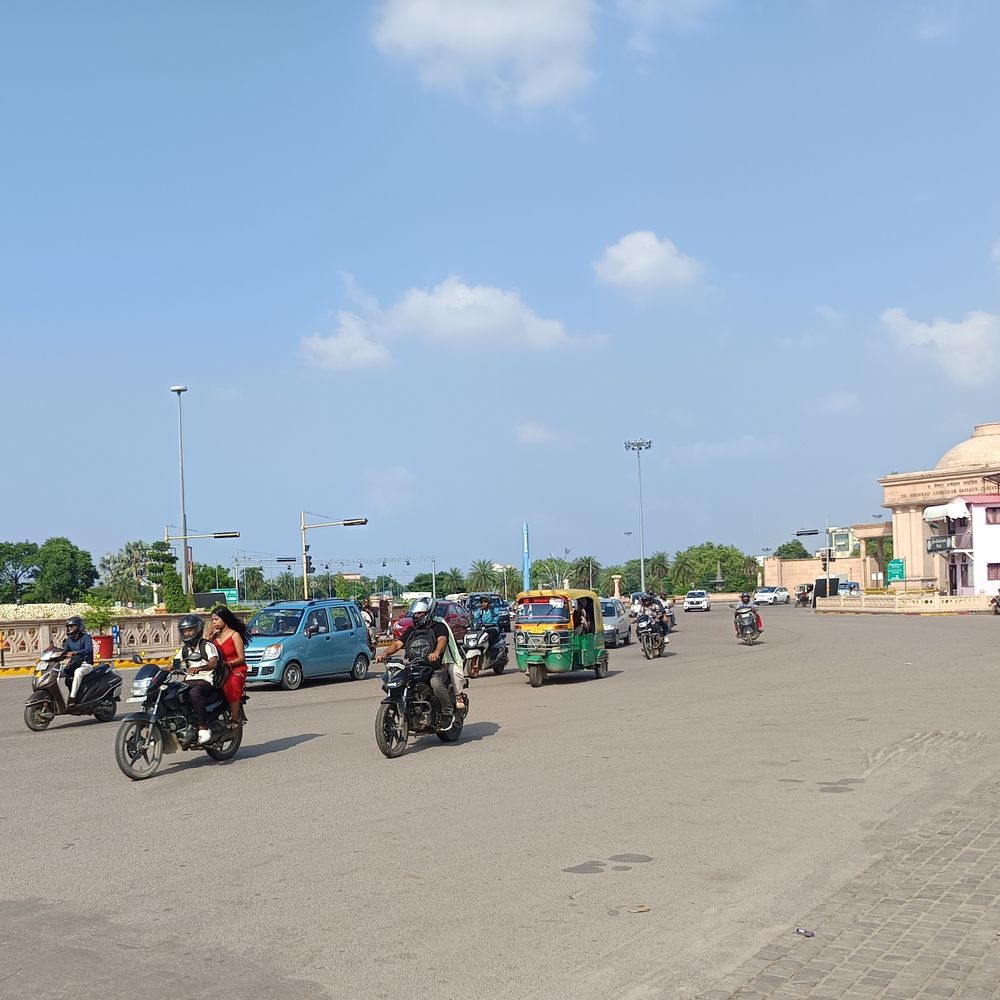 मानसून में अधिक बारिश का आंकड़ा घटकर हुआ 2 फीसदी:सुबह से तेज चटक धूप, दिन में उमस भरी गर्मी करेगी परेशान