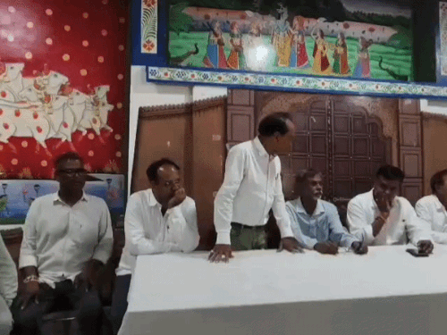पूर्व चेयरमैन बोले-कपासन में जिलाध्यक्ष ने कराई क्रॉस वोटिंग:बहुमत के बाद भी हारे, 4 पार्षदों पर आरोप; जिला अध्यक्ष बोले-आरोप गलत