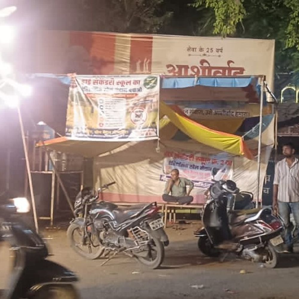 नीमच में 'खेल मैदान बचाओ' आंदोलन का टेंट हटाया:समिति ने चोरी की शिकायत की, बाद में पता चला प्रशासनिक कार्रवाई थी; आंदोलन जारी
