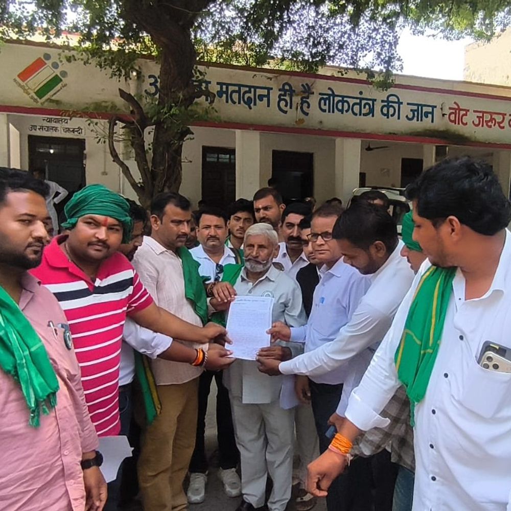 किसानों का कलेक्ट्रेट में जोरदार प्रदर्शन:सैकड़ों किसानों की नारेबाजी, किसान आयोग का गठन करने की मांग