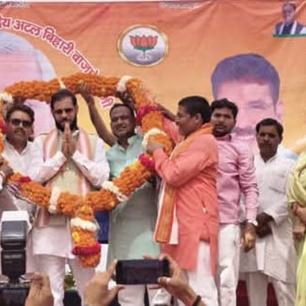 सीतापुर के बिसवां में अटल प्रतिमा का लोकार्पण:मंत्री मनोज पांडे- अपराधियों के लिए योगी सरकार में दरवाजे बंद