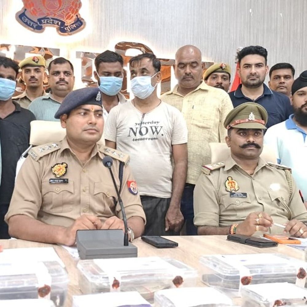 सीतापुर में 3 हिस्ट्रीशीटर समेत 7 शातिर चोर गिरफ्तार:1.44 लाख की नगदी और जेवरात बरामद, दो तमंचे और चार कारतूस बरामद