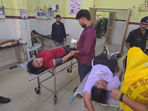 होमगार्ड भर्ती के दौरान 12 महिला अभ्यर्थी बेहोश:तेज धूप में दौड़ लगाते समय बिगड़ी तबीयत, 10 को इंजेक्शन और 2 को लगी ड्रिप