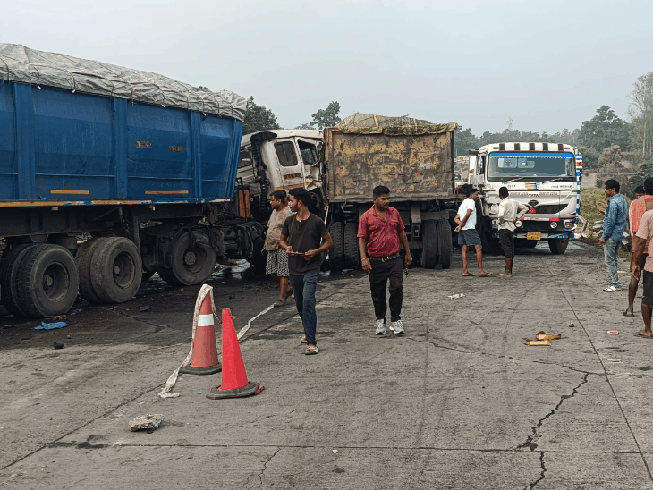 कोरबा के जटगा में NH-130 पर तीन वाहन भिड़े:सुबह 7 बजे हुआ हादसा, 4 घंटे तक हाईवे जाम रहा, एक ड्राइवर घायल